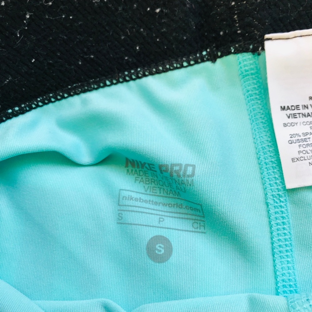 Nike Pro Polka Dot Geometric Capris - Picture 3 of 4